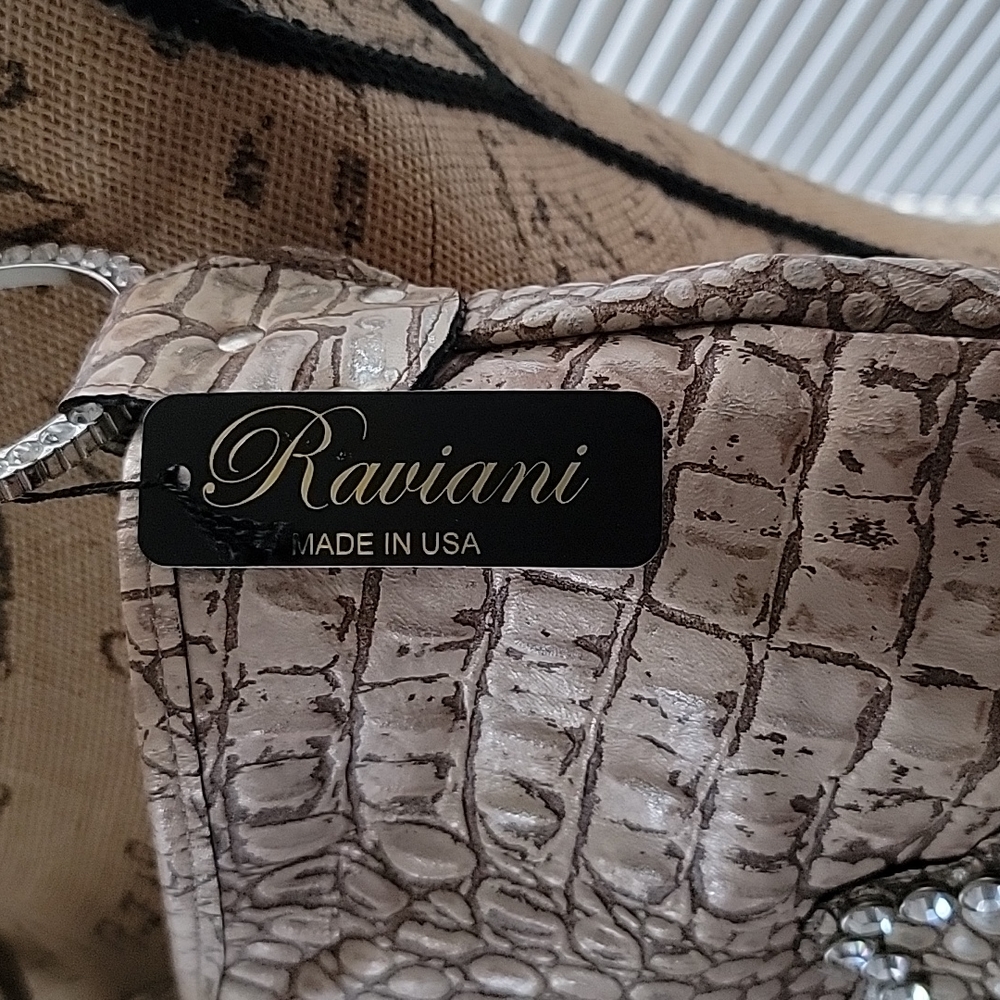 Raviani Leather Purse - Picture 3 of 14